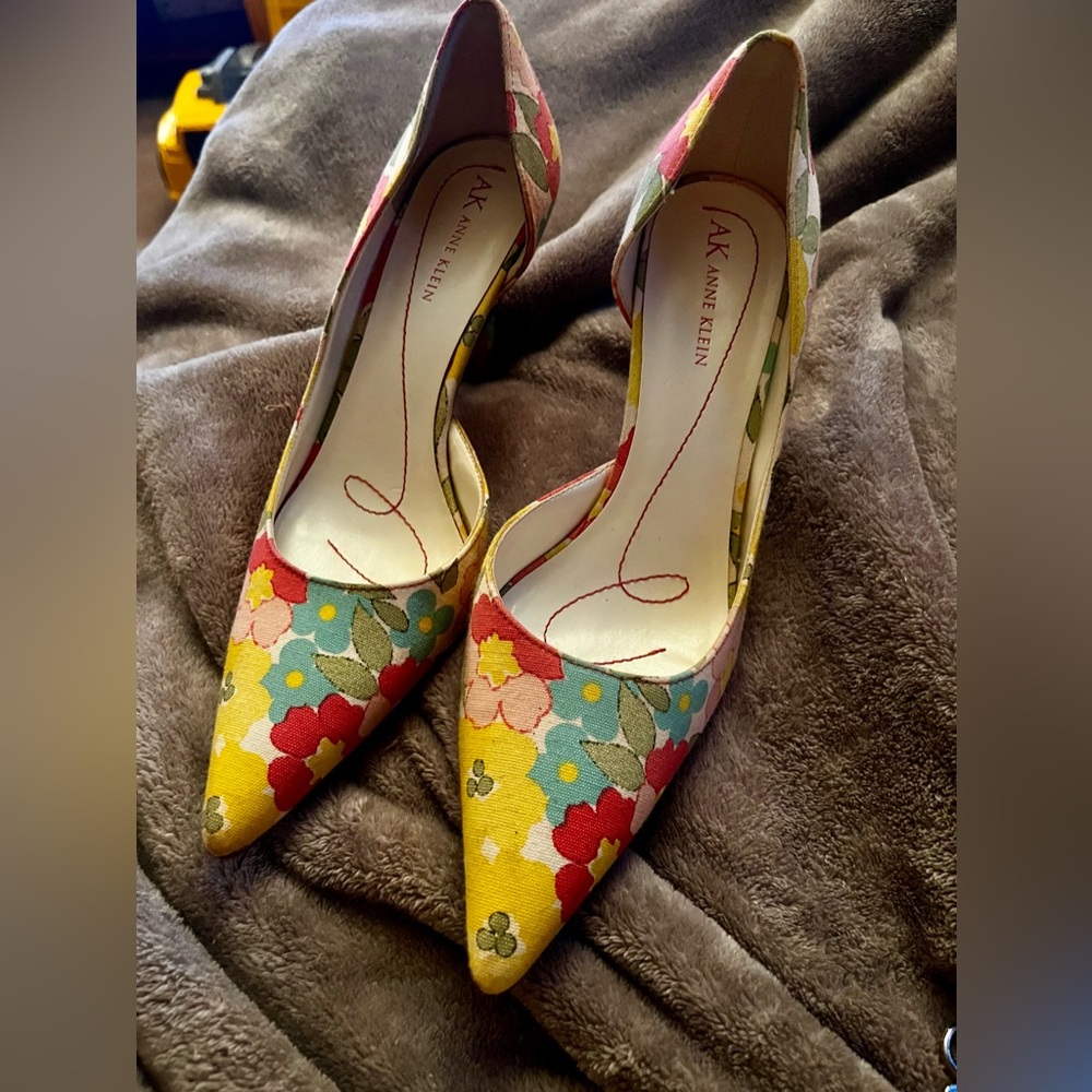 AK ANNE Klein-Size: 7M - floral shoes - Picture 9 of 9